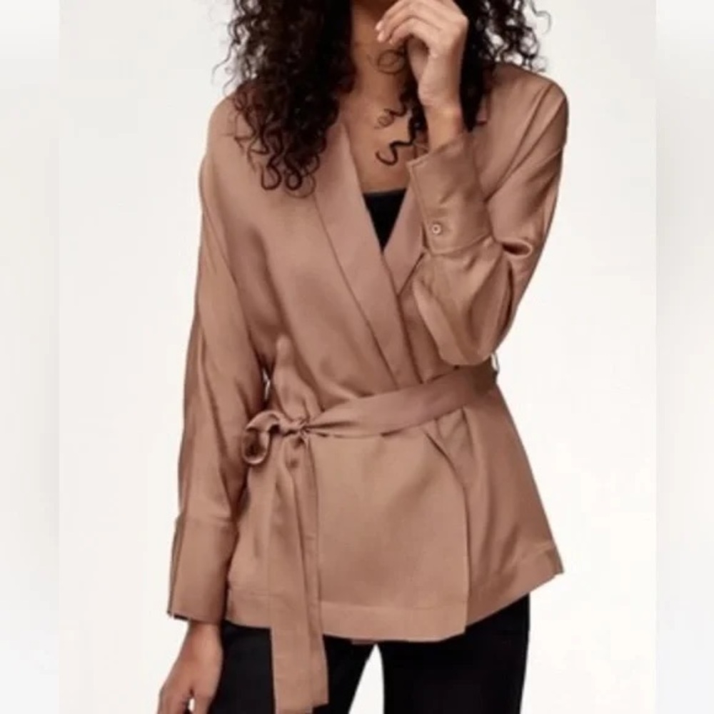 NWOT WILFRED Ora one nutmeg robe top size L Aritzia